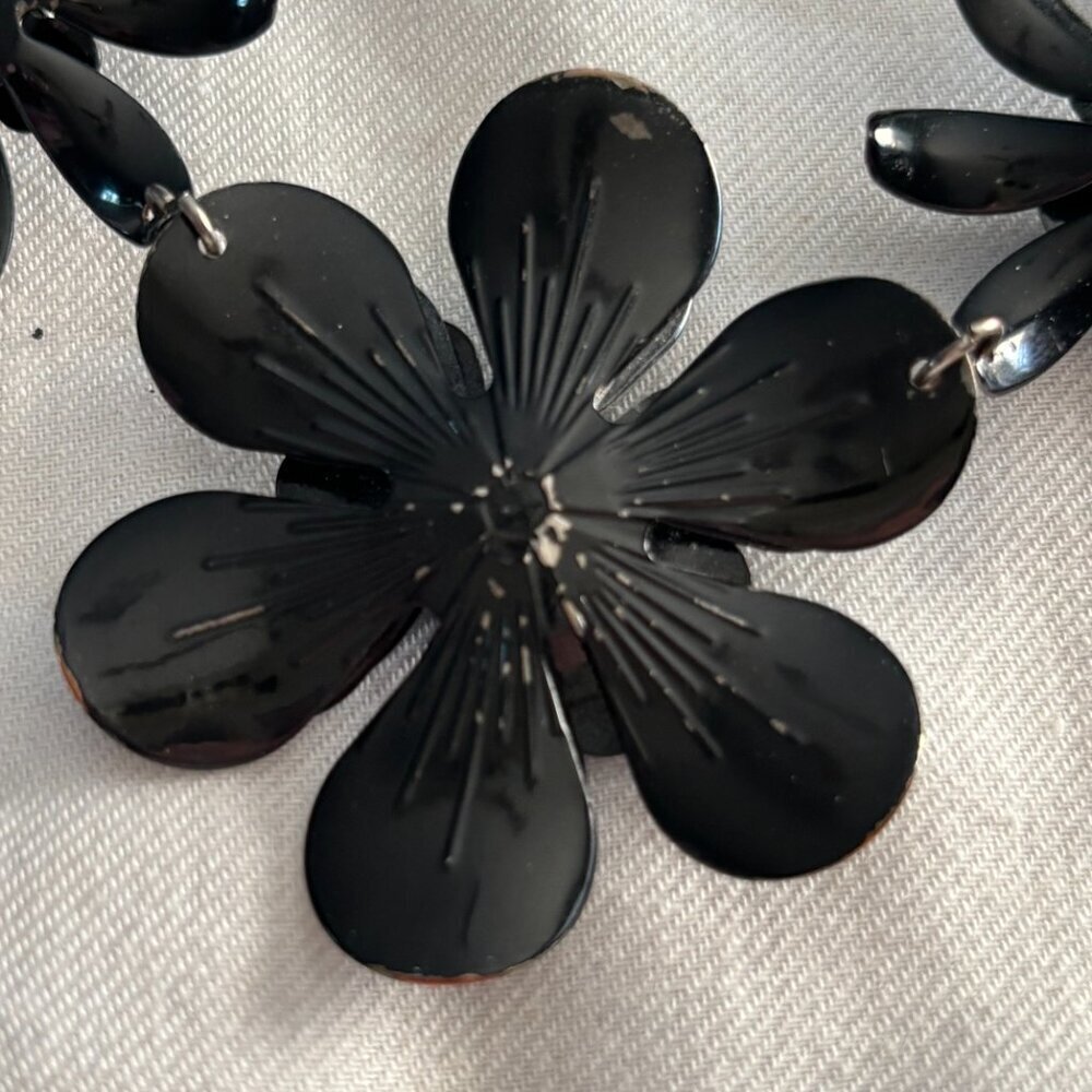 Claire’s Black Enamel Flower Statement Necklace Floral Bib Gunmetal Chain - Picture 9 of 10